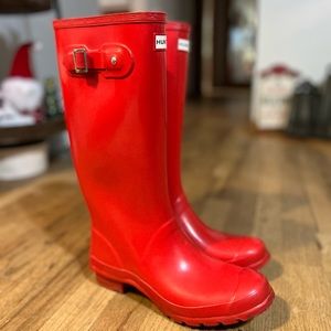 SOLD Hunter Red Gloss huntress rubber boots
